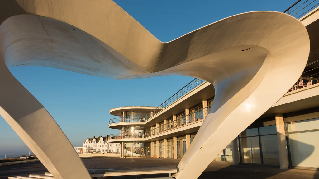 the iconic art deco seafront building of De La Warr Pavilion in Bexhill on Sea; Image: SHUTTERSTOCK \ TONY SKERL